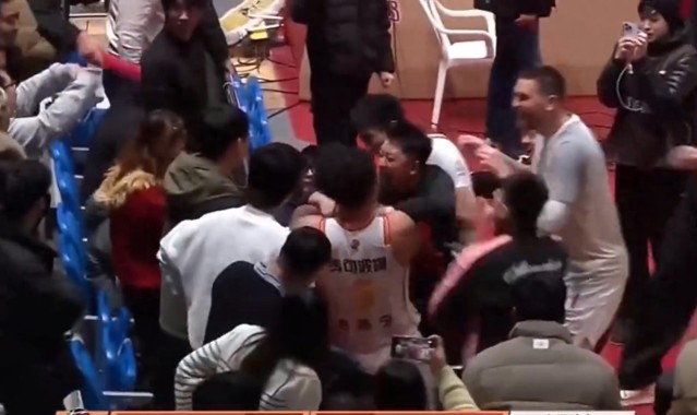 比分直播-狂奔的黑马！双杀辽篮浙江，连克京沪两强，上季13名如今杀进前6